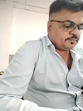 Desi_Lodo_Gujju_Boy Adlı Modelin Canlı XXX Sohbeti