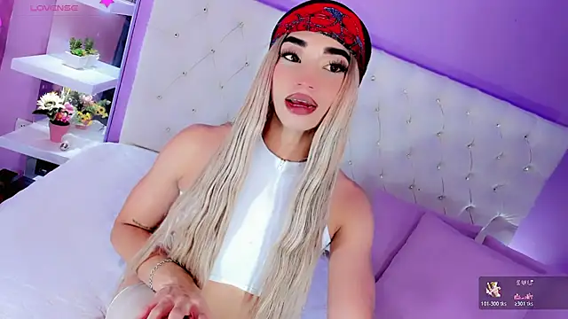 Nauthy_girl's Webcam Show