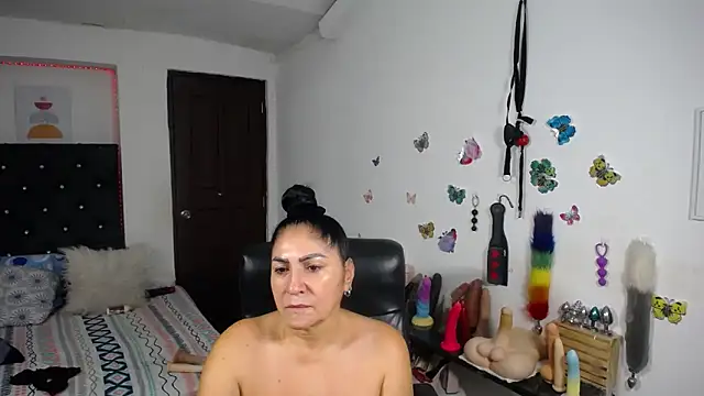 mature_bigboobs10 Adlı Modelin Canlı XXX Sohbeti