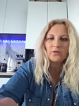 Divineblond's Live XXX Chat