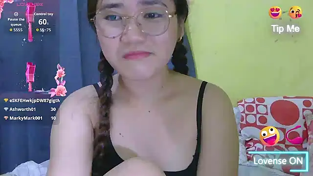 HornyAsian4uxx Pertunjukan Webcam