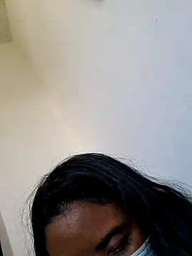 Artinah22 Adlı Modelin Canlı XXX Sohbeti