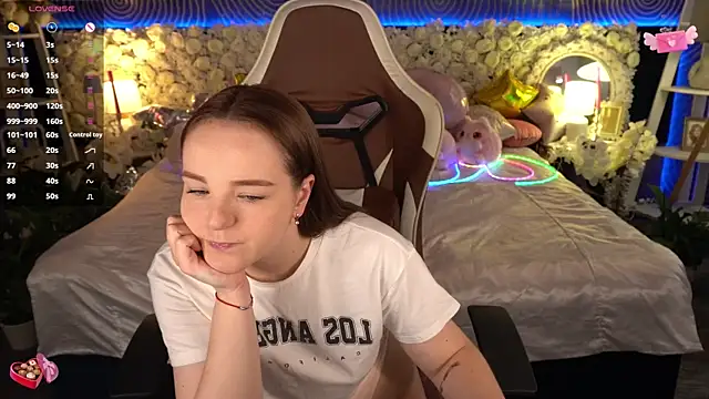 Chatroom XXX en direct de FoxyShy