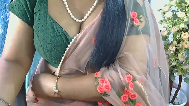 Mallu_Manisha Show in webcam