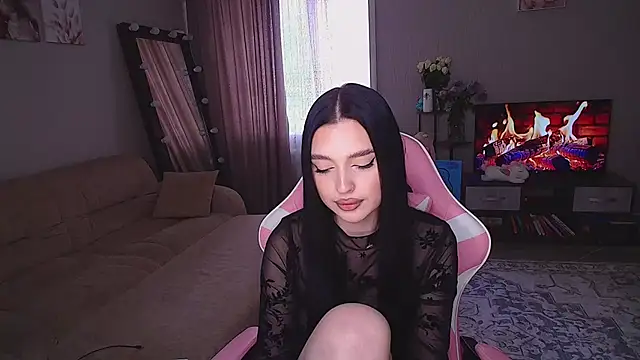 yoursLina Show in webcam