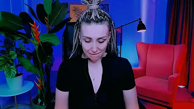 MonicaRiley Adlı Modelin Canlı XXX Sohbeti