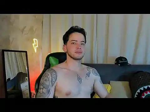 RONNY_COLTON Adlı Modelin Canlı XXX Sohbeti