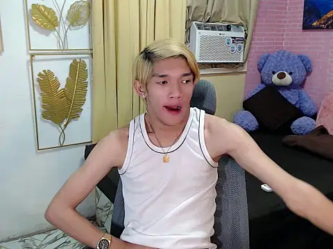urasian_john18 Adlı Modelin Canlı XXX Sohbeti