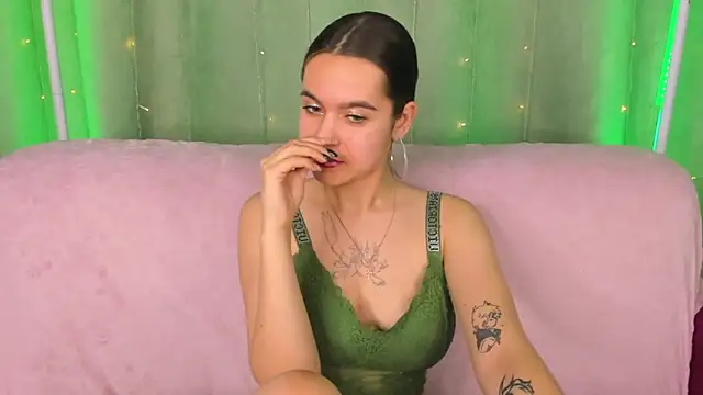Онлайн чат XXX AishaTempt