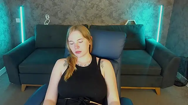 NikkyReyyy Adlı Modelin Canlı XXX Sohbeti