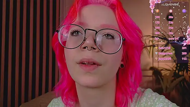 Chat +18 de Waifu_Ketrin ao vivo
