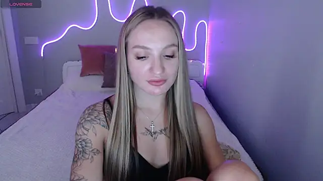Chatroom XXX en direct de MirrraMisss