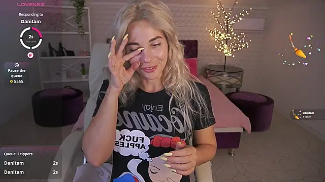 Živý XXX chat BellaRayyy