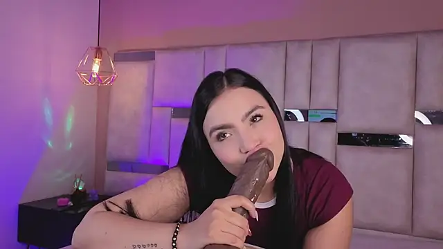 kylie_river Adlı Modelin Canlı XXX Sohbeti