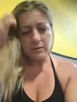 NikkiBlisss: διαδικτυακό σόου στην κάμερα