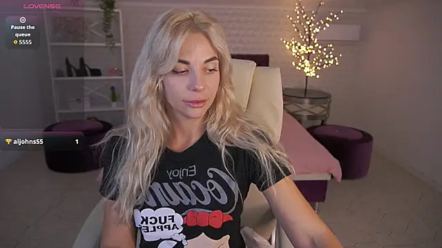 BellaRayyy Chat XXX in diretta