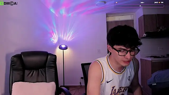 Chat +18 de Mikeyvioleta_ ao vivo