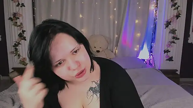 Chat +18 de KittyNuarr ao vivo