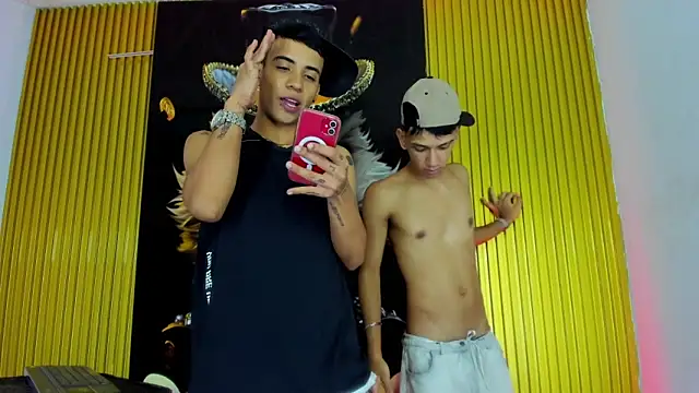 Guys_Latino_Hot: διαδικτυακό σόου στην κάμερα