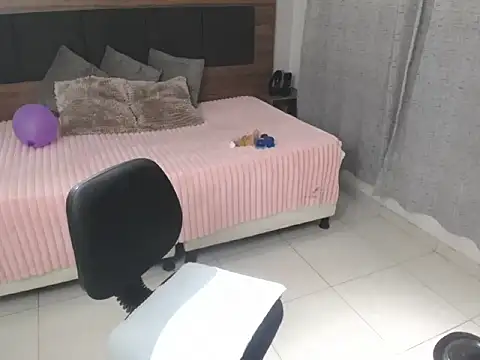 Živý XXX chat miss_charlott_18