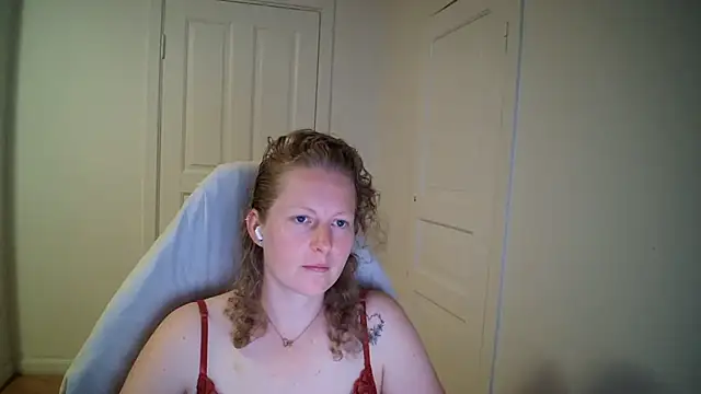 Girlnina-1995 Adlı Modelin Canlı XXX Sohbeti