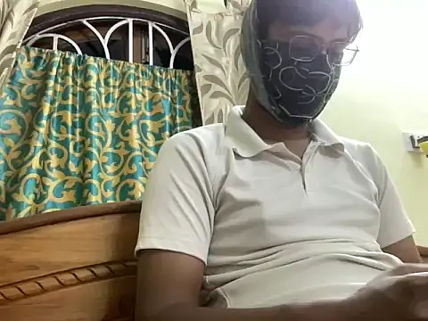Slave_Aryan webkamerás műsora