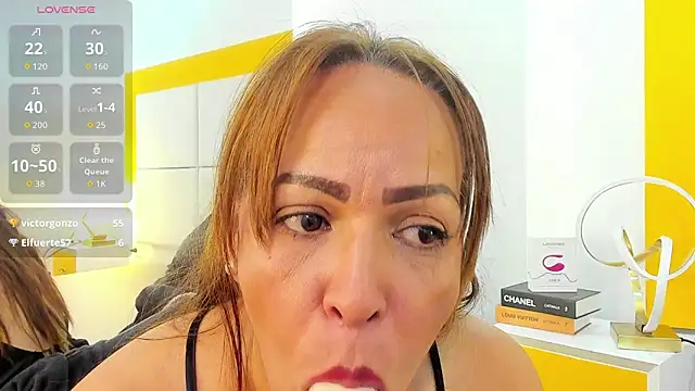 Helenn_Moore Chat XXX live
