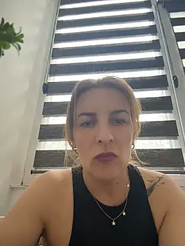 Hot-Milf4U 现场XXX聊天
