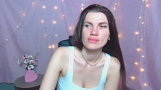 MilaLoona élő XXX-chatje