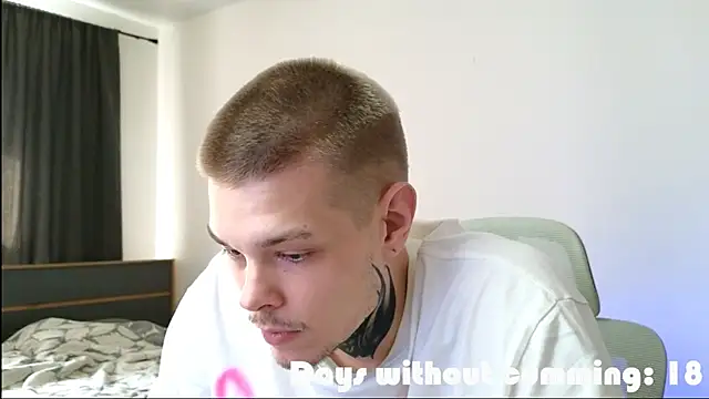 DENIS_HERE webkamerás műsora