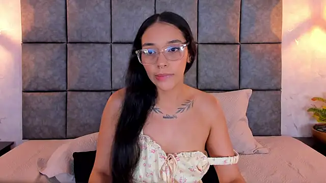 Roseaurora's Live XXX Chat