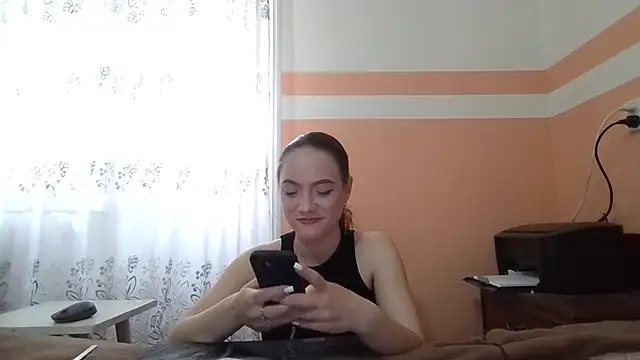 Show modela JulianeHedgpeth na web-kameri