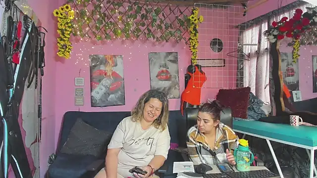 Show modela lesbiancuple na web-kameri