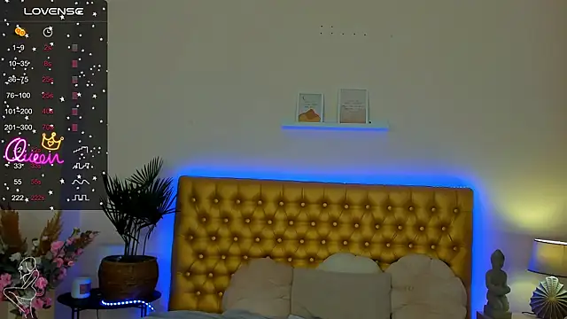 DellaRows live XXX chat