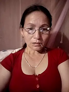 Chat +18 de Cucci07 ao vivo