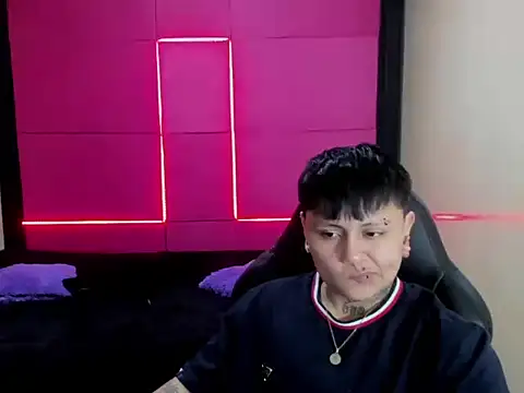 DimitryTompson's Live XXX Chat