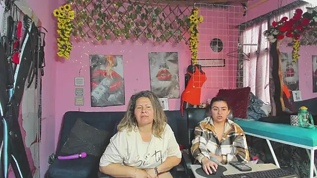 lesbiancuple: διαδικτυακό σόου στην κάμερα