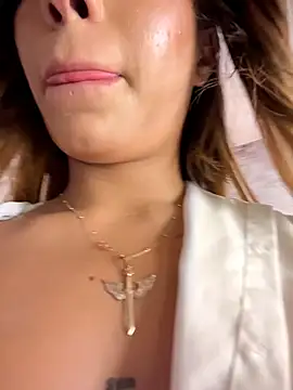 MystiqueXXX's Webcam Show