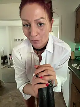 TheSweetestSlut Show in webcam