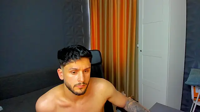 TroyWadee Live XXX Chat