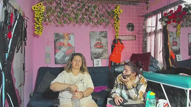 Chat +18 de lesbiancuple ao vivo