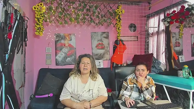 Chat +18 de lesbiancuple ao vivo