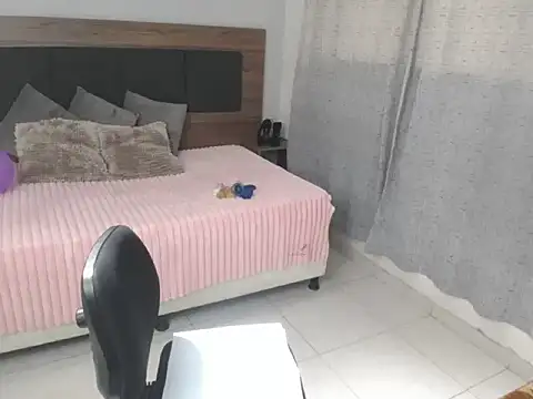 Chat XXX ao vivo de miss_charlott_18