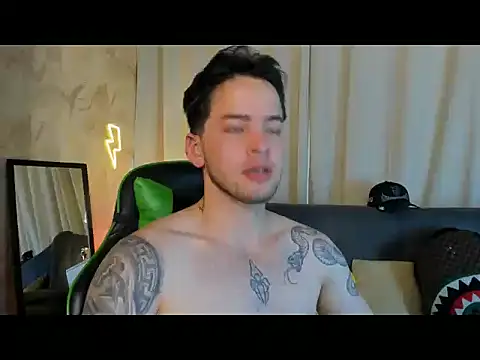 Chatroom XXX en direct de RONNY_COLTON