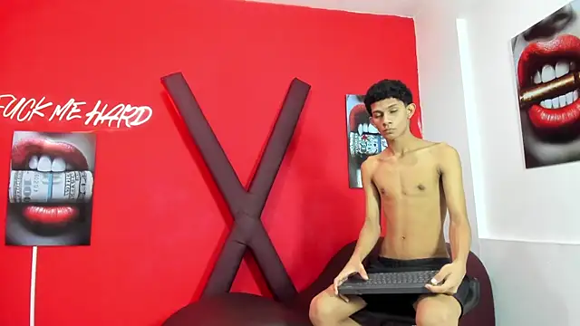 TWINKS_BOYSX Show Webcam