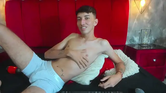 Show modela MichaelVasquex na web-kameri