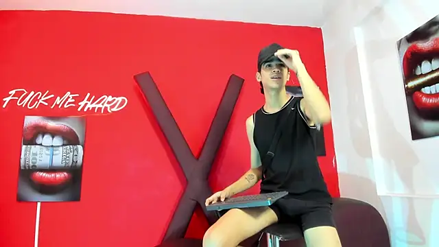 TWINKS_BOYSX: διαδικτυακό σόου στην κάμερα