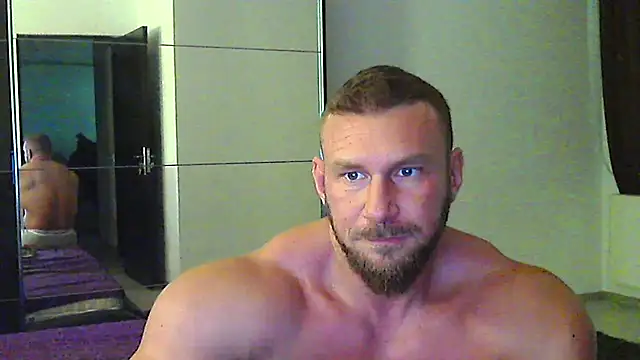 muscularkevin Chat XXX in diretta