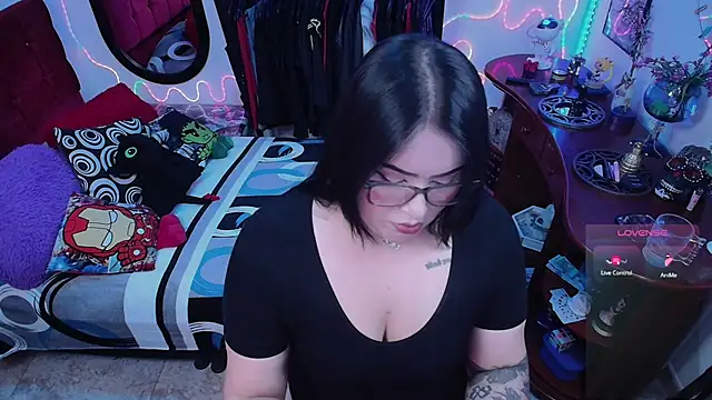 lufek23 live XXX chat