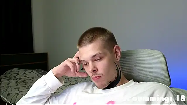 DENIS_HERE webkamerás műsora